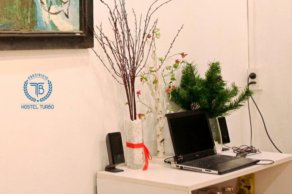 Hostel Turbo Hanoi Esterno foto